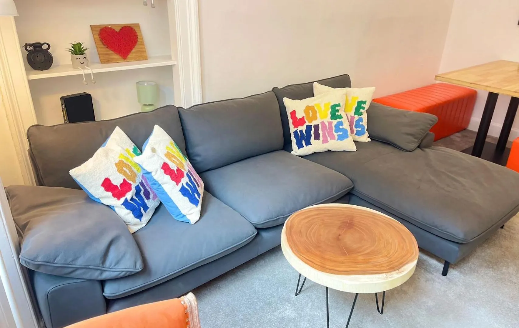 Lovely Two Bedrooms Edinburgh 0*,  United Kingdom