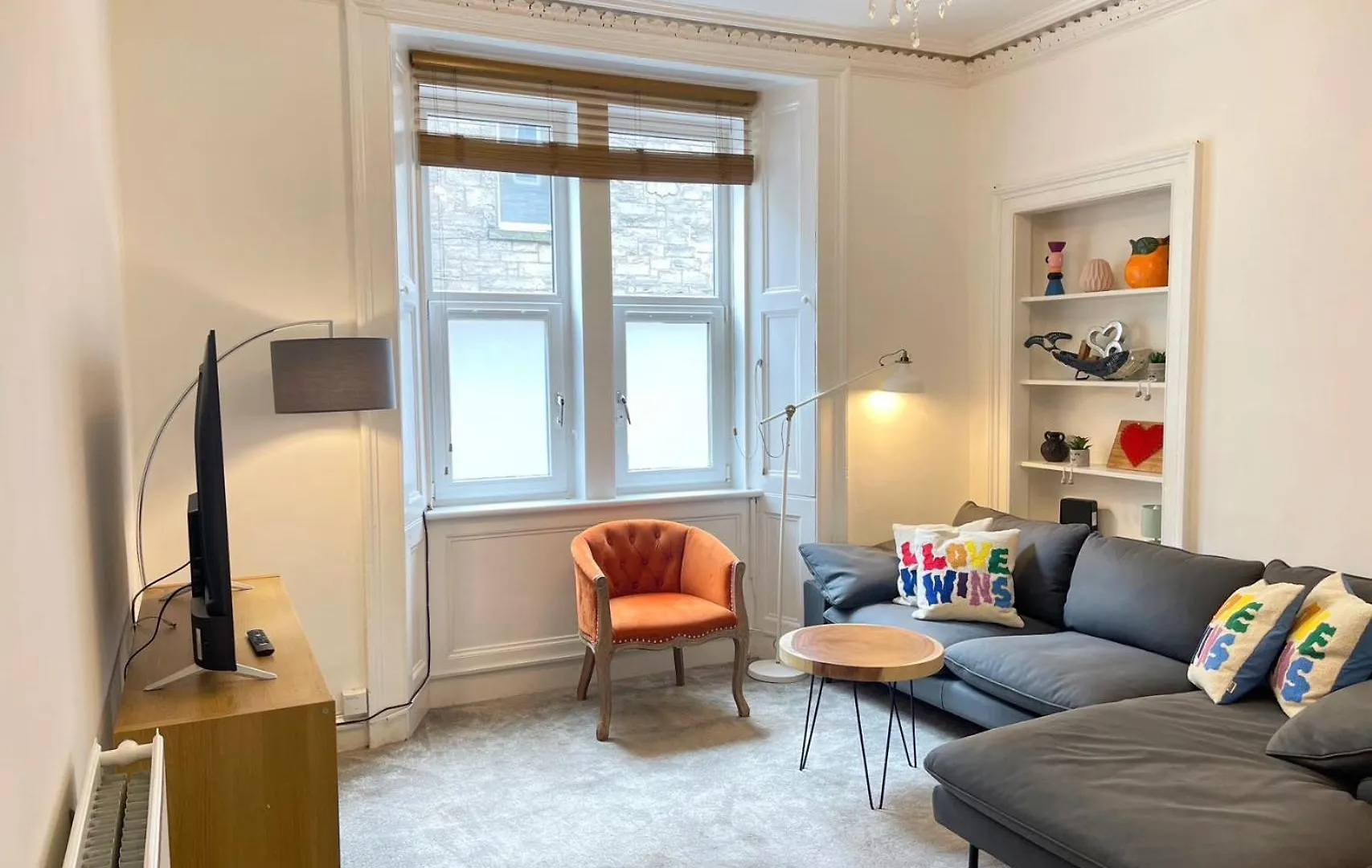 Lovely Two Bedrooms Edinburgh Apartment
