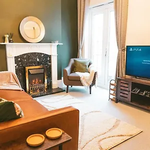 apt-the-naunton-nook.tophotelsbath.com/